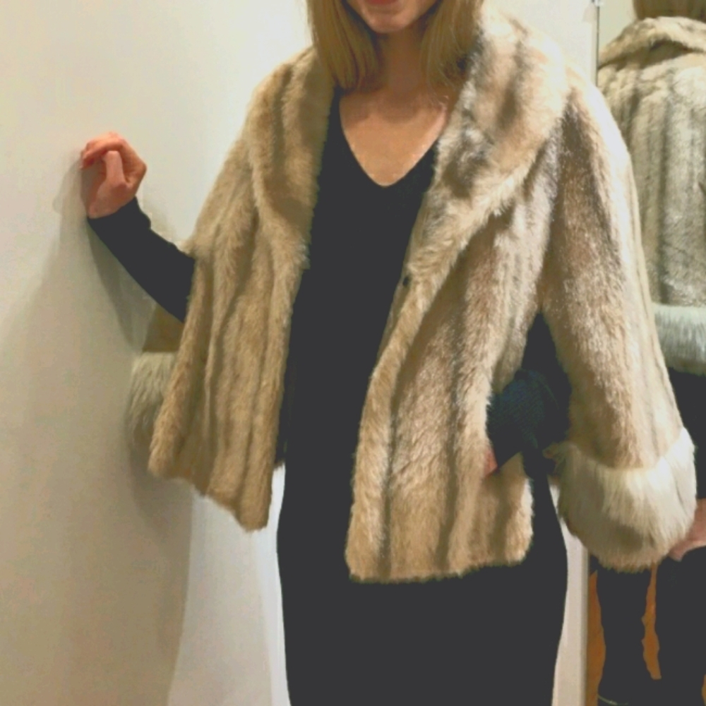 Regina Glenara Glenoit 60s vintage faux fur cape